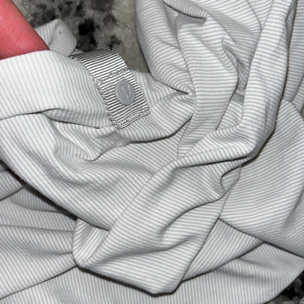 Lululemon Vinyasa Wrap grey and white